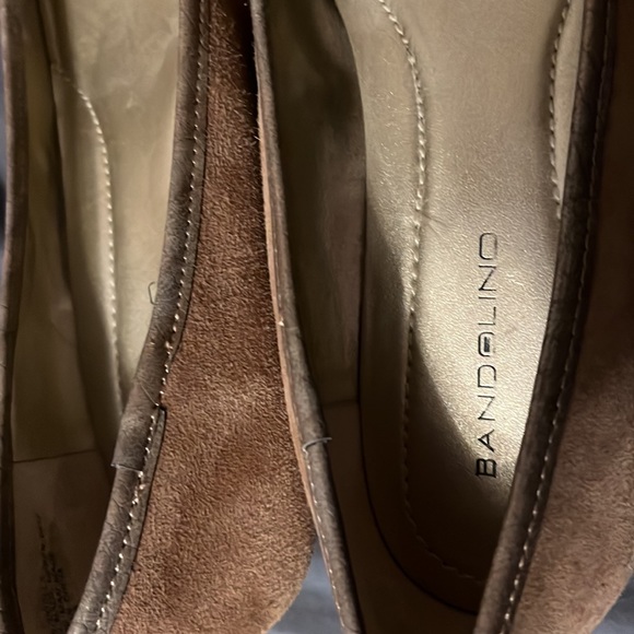 Bandolino Tan wedge shoes with buckle trim - Picture 3 of 6